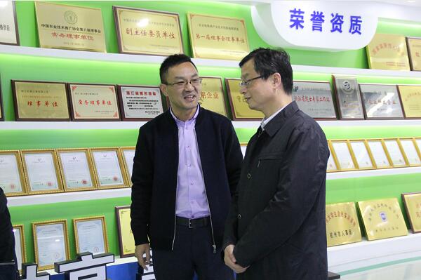 謝主任對托普云農(nóng)在信息化平臺及智能設(shè)備上的積極探索予以充分肯定