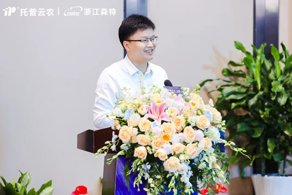 浙江農(nóng)林大學(xué)數(shù)學(xué)與計(jì)算機(jī)科學(xué)學(xué)院馮海林副院長作主旨報(bào)告